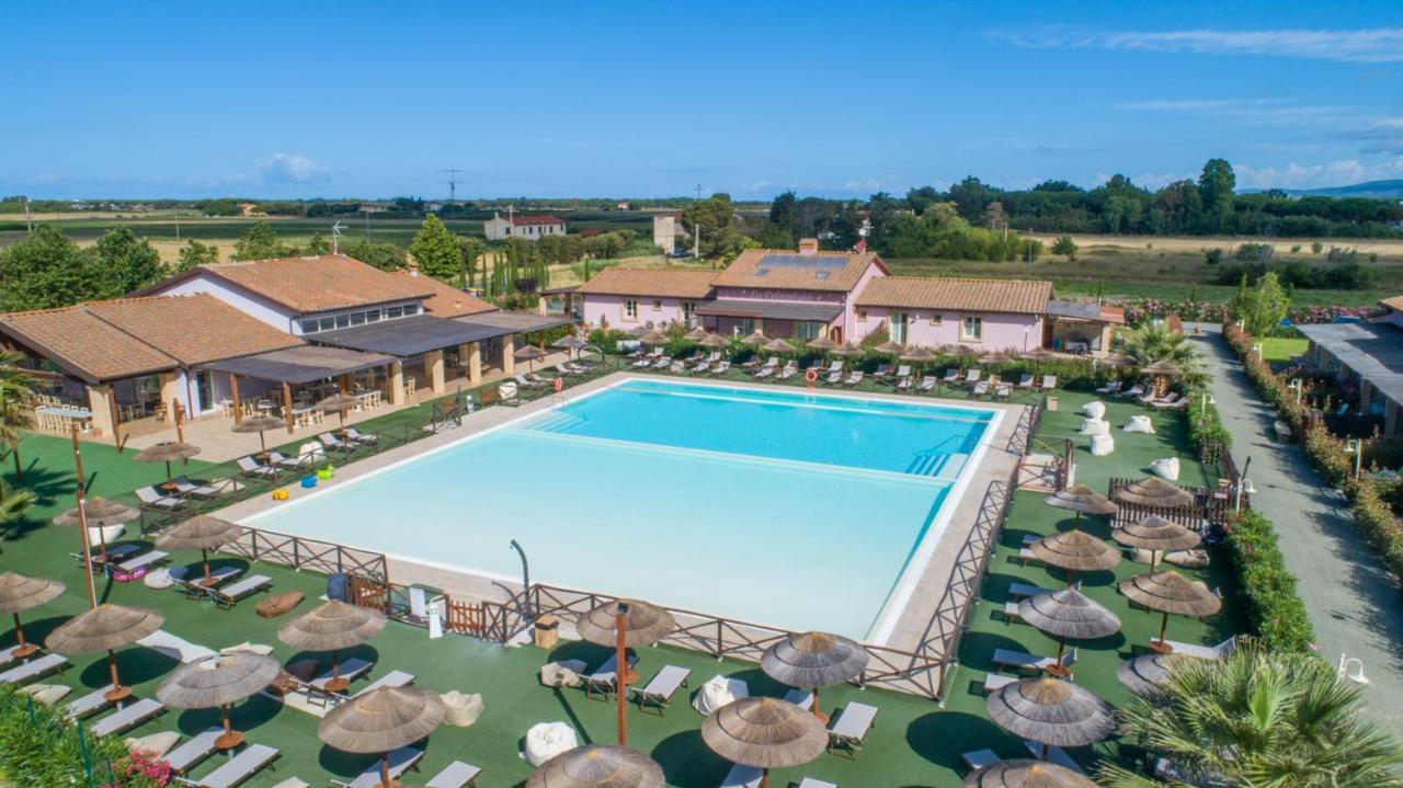 Fattoria Palazzeta - Pet & Family Friendly Aparthotel Cecina  Exteriör bild