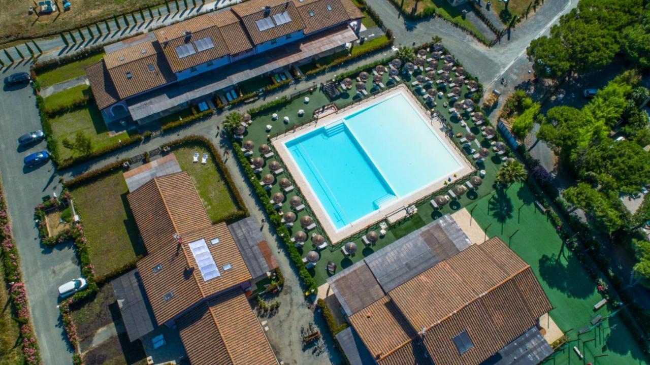 Fattoria Palazzeta - Pet & Family Friendly Aparthotel Cecina  Exteriör bild